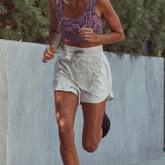 Varley Pants - Varley Cream Athletic Running Shorts